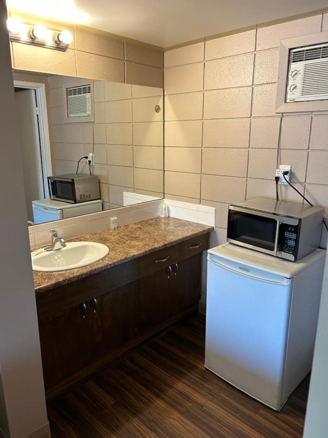 Goodknight Inn Lloydminster Eksteriør billede